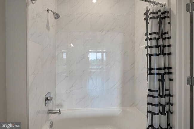 Building Photo - 145 Riverhaven Dr