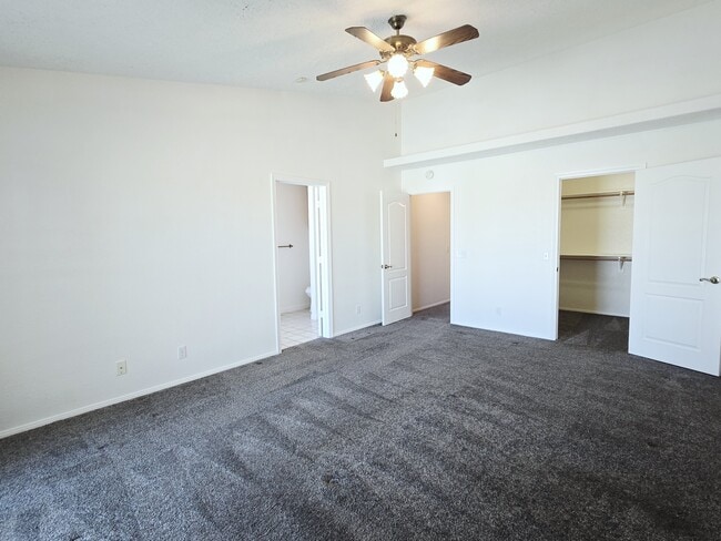 Building Photo - 250 Comstock Ave