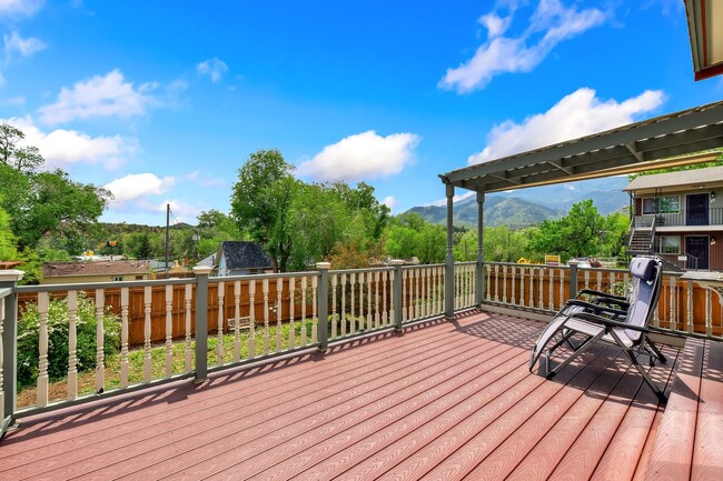 Building Photo - Charming Westside 4 Bedroom Home