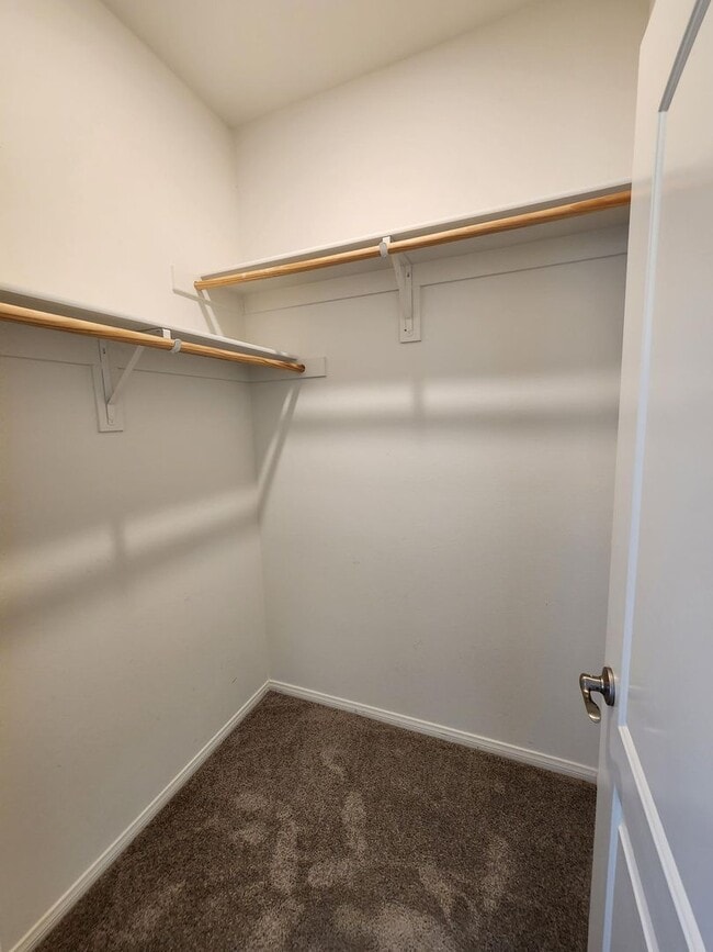 Building Photo - Newer 4 Bed / 3 bath Home MOVE-IN NOW SPECIAL!