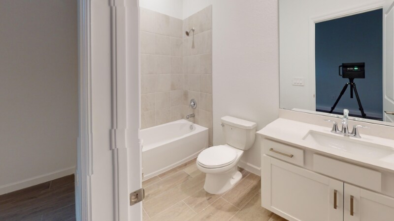 Building Photo - 7773 Lakes Edge Ln