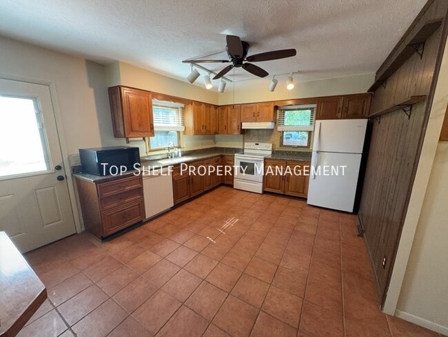 Building Photo - 3215 44th St