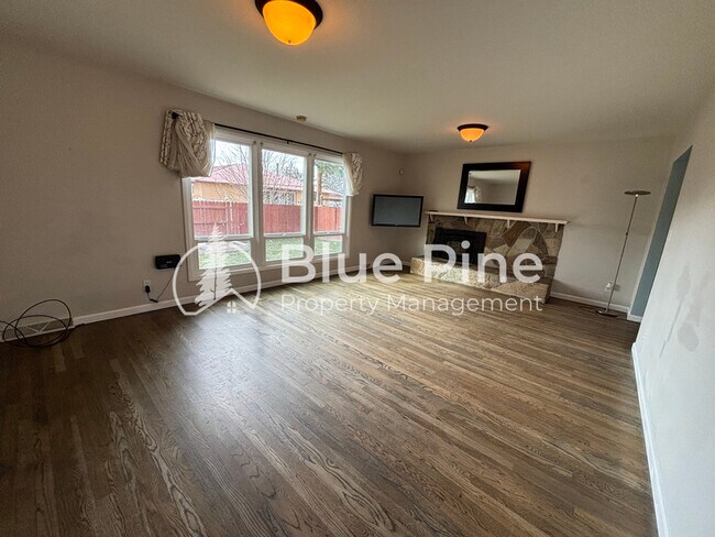 Building Photo - 1058 Mojave St