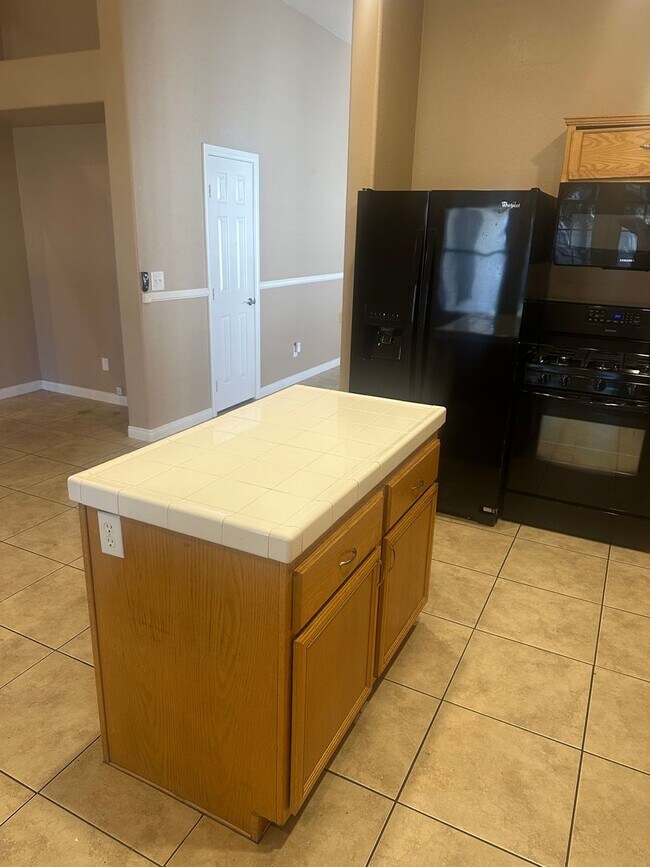 Building Photo - NW!! Single Story Home!! No Carpet!! Pot S...