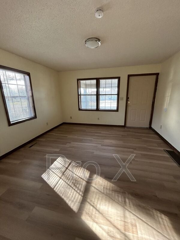 Building Photo - 910 N Grand St