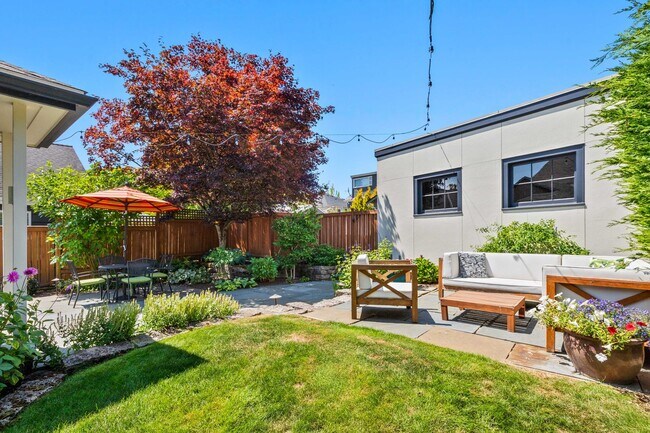 Building Photo - 3bd/1.75ba Seattle Home