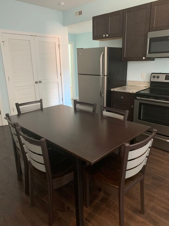 Building Photo - 1532-36 Ingersoll St