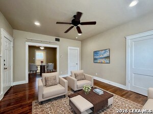 Building Photo - 1539 W Woodlawn Ave