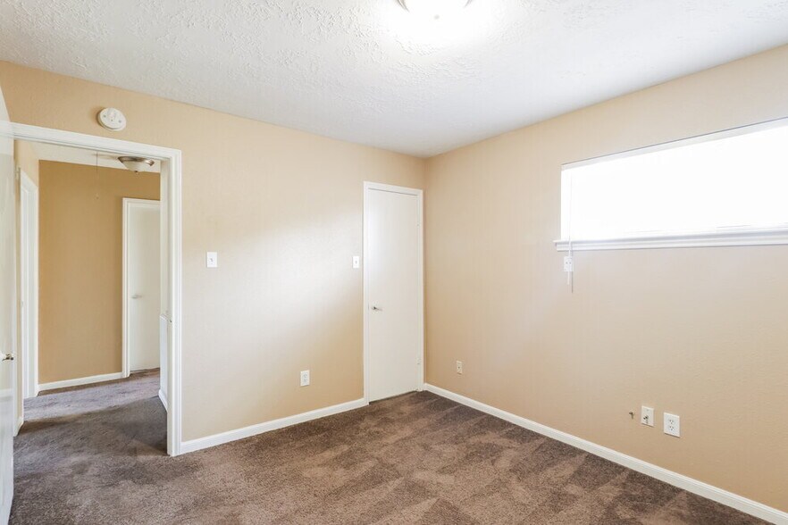 Building Photo - 6615 Seegers Trail Dr