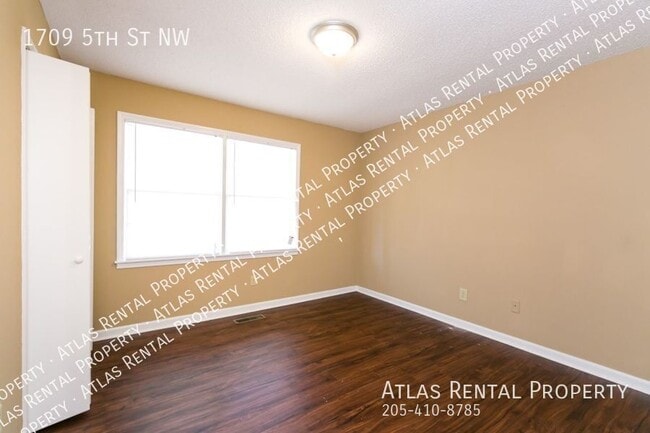 Building Photo - 1709 5th St NW
