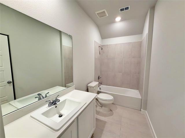 Building Photo - 2203 Heatwave Ln