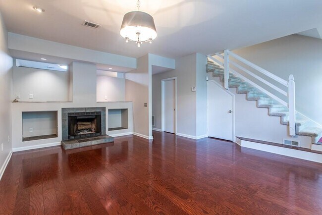 Building Photo - 1214 Cleburne Ave NE