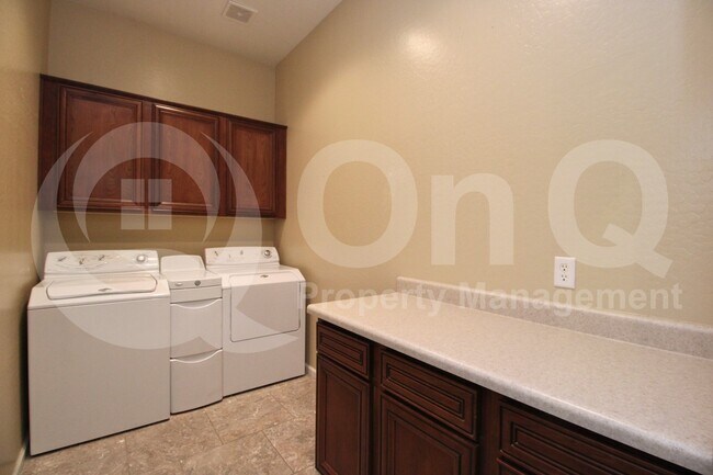 Building Photo - 28978 N 70th Dr