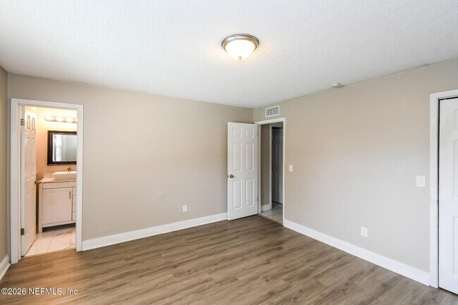 Building Photo - 7215 Sharbeth Dr S