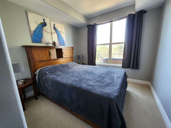 Building Photo - Beautiful Updated 2-Bedroom, 2 Full Bathroom Mid-Rise Condo Available ASAP!