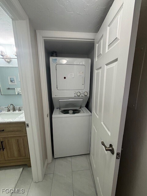 Building Photo - 16007 Davis Rd