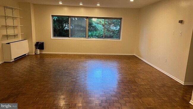 Building Photo - 100 West Ave