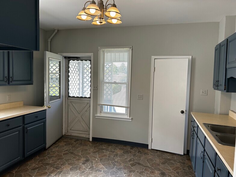 Kitchen - 1307 Quincy Ave