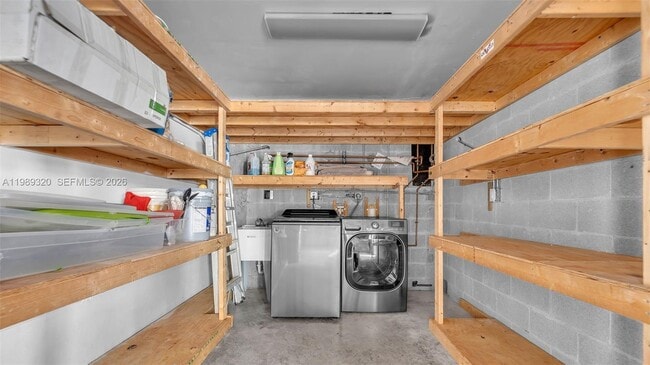 Building Photo - 2900 SW 92nd Ave