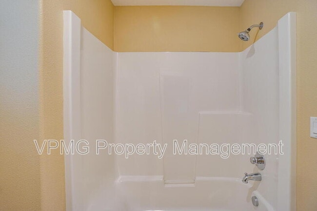 Building Photo - 1403 SE 194th Pl
