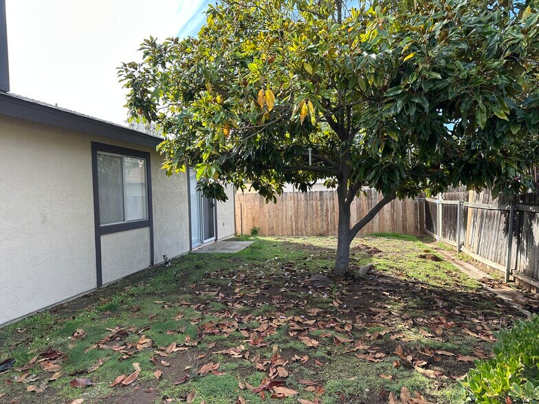 Building Photo - 1371 Marline Ave