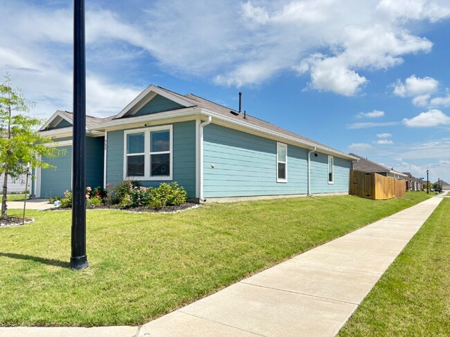 Building Photo - Beautiful Princeton Home – Modern Layout in a Desirable Community
