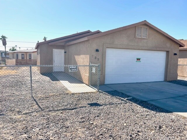 Building Photo - 732 Swan Dr