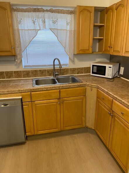 Building Photo - 1588 NE 110th St