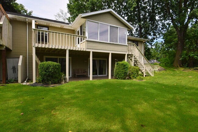 Building Photo - Waterfront Condo in Penn Schools District, 4 bedroom, 3 full baths!