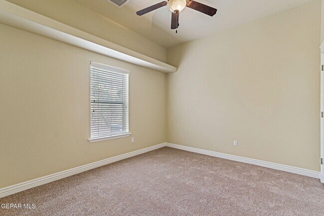 Building Photo - 6285 Wildwood Ct