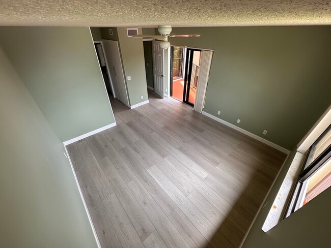 Building Photo - 3871 Victoria Dr