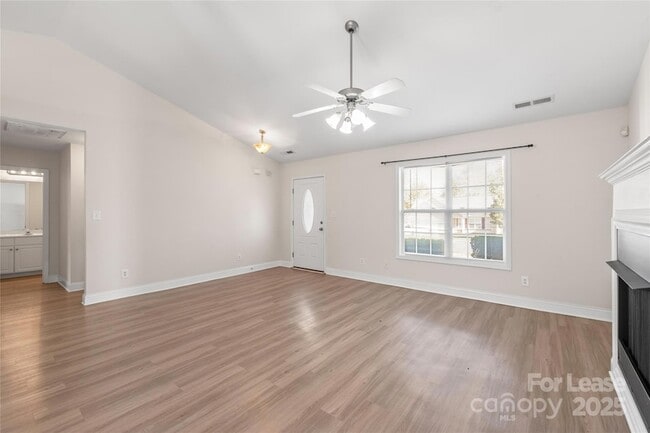 Building Photo - 3007 Laurel Creek Ln