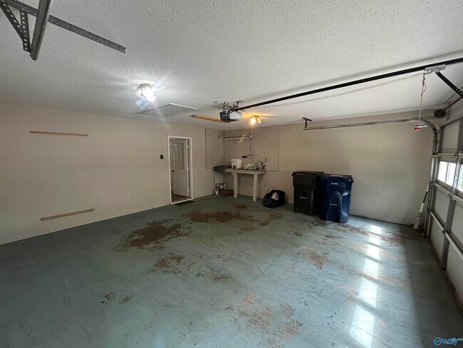 Building Photo - 102 Progress Ln