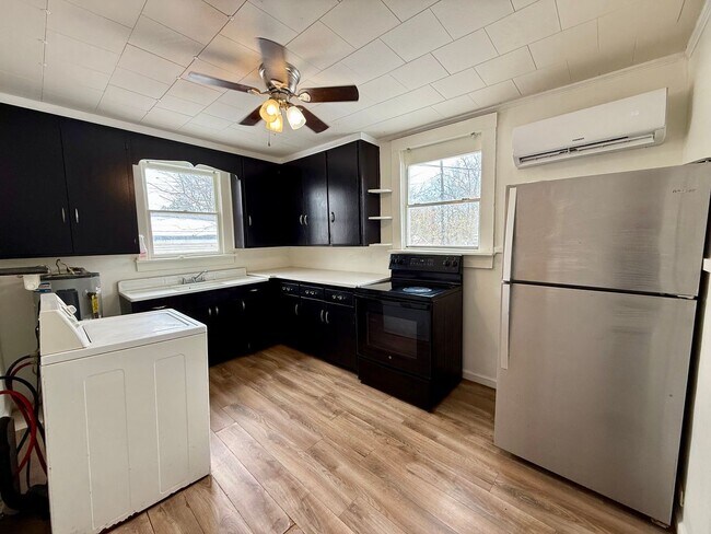 Building Photo - 819 W Emerson St