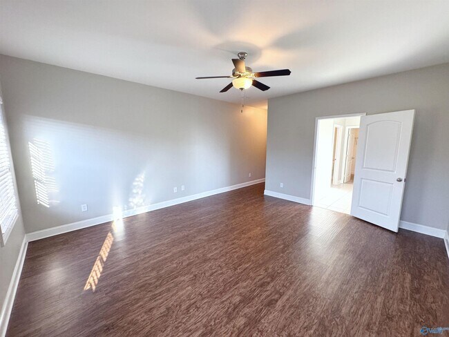 Building Photo - 120 James Parcus Cir