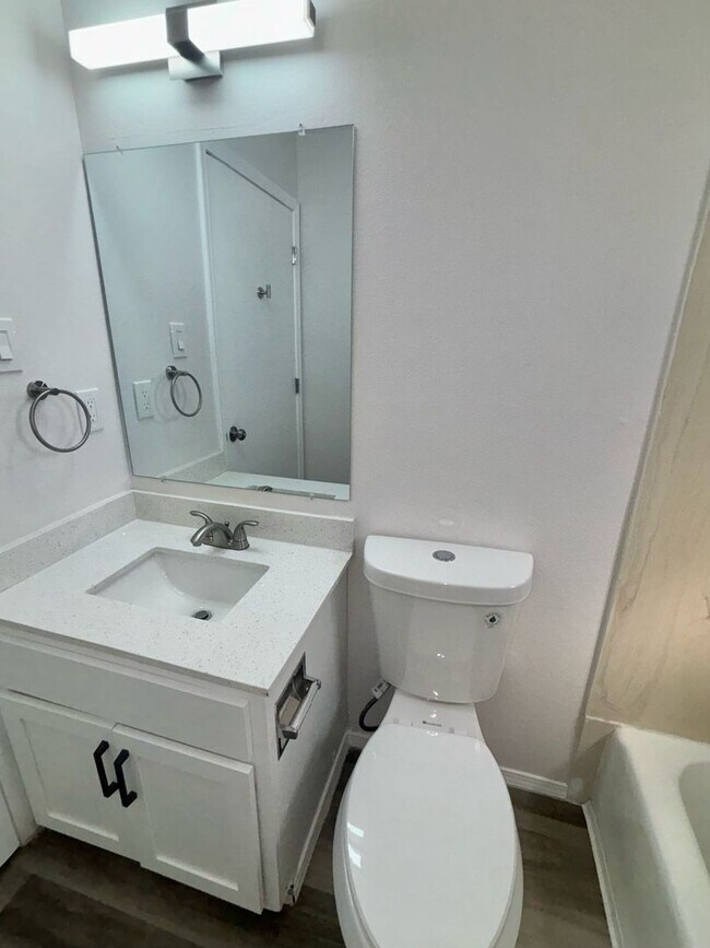 Building Photo - $100 OFF First Month’s Rent!LIMITED-TIME O...