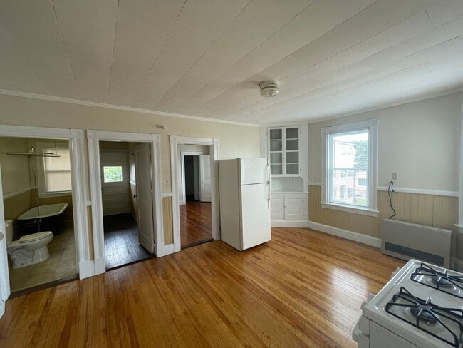 Building Photo - 68 Laval St