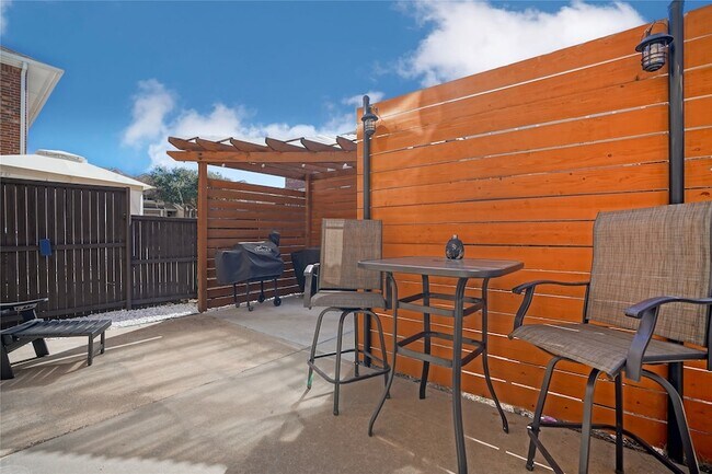 Building Photo - 4650 Penelope Ln