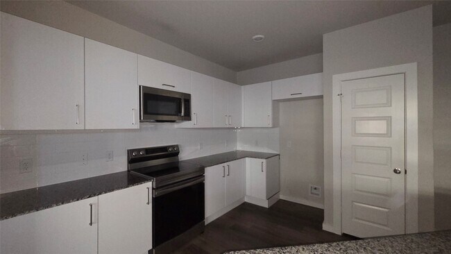 Building Photo - 9760 Grosbeak Ln