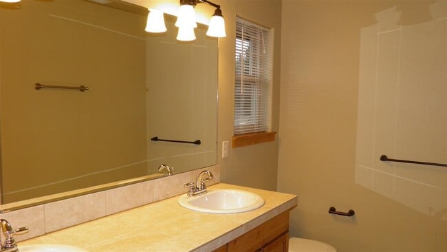 Building Photo - 20249 Knightsbridge Pl