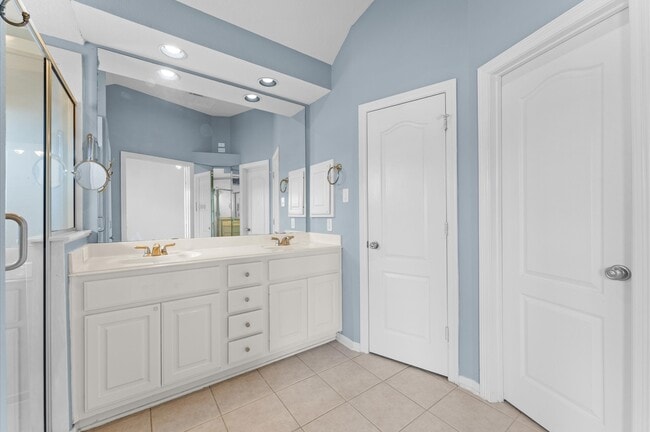 Building Photo - 2411 Clippers Square