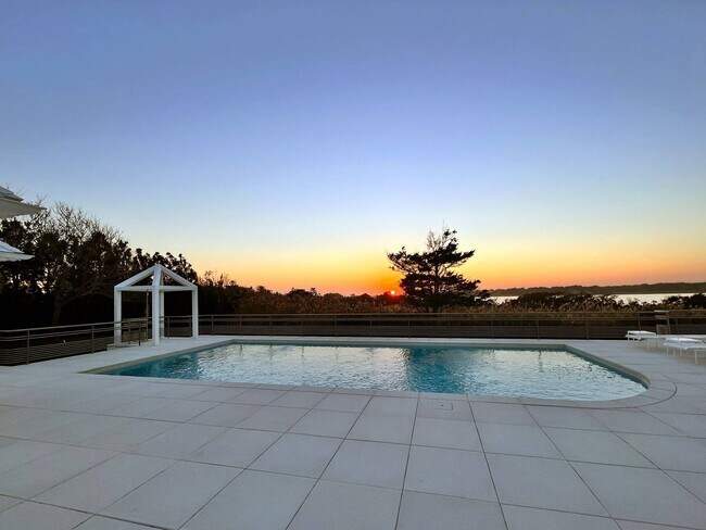 Building Photo - 64 West End Rd