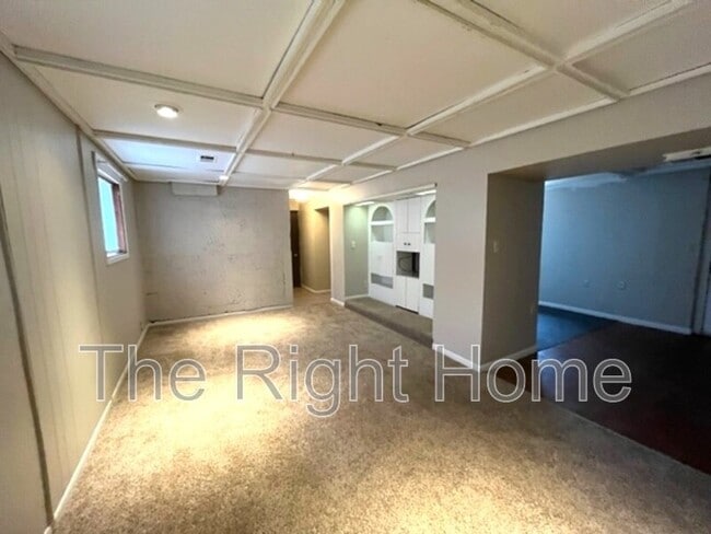 Building Photo - 23607 Walnut Cir