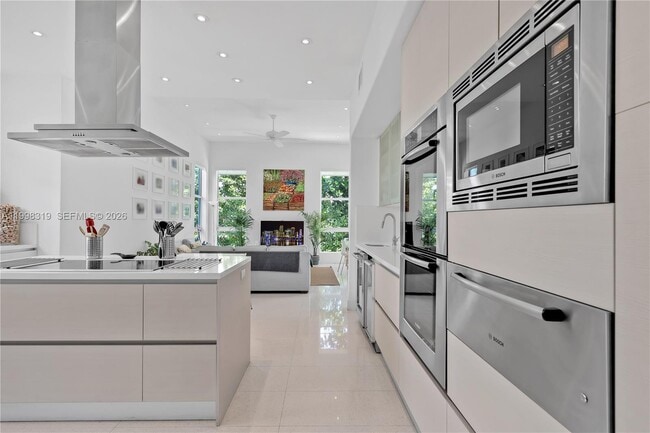 Building Photo - 435 Hampton Ln