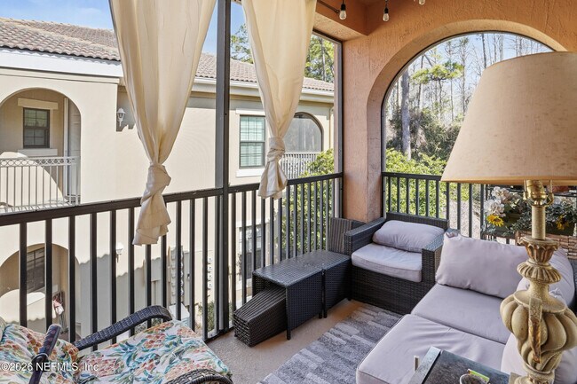 Building Photo - 450 La Travesia Flora