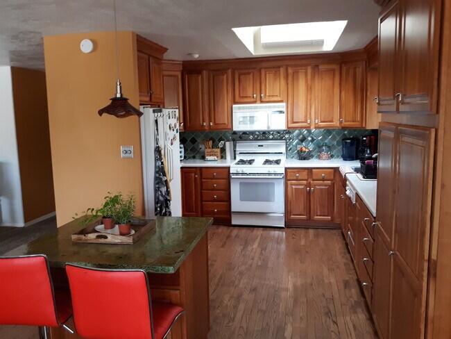 Building Photo - 2057 Heavenly Pl