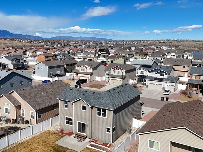 Building Photo - Amazing Cumberland Green home