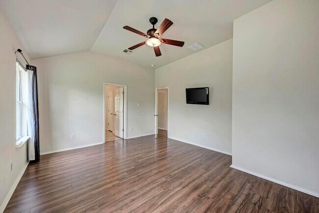 Building Photo - 1124 Alexandria Way