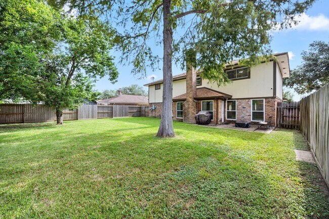 Building Photo - 6514 Vialinda Dr