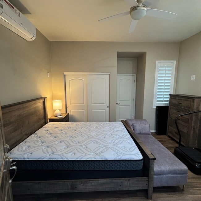 Building Photo - 1111 Vista De Los Alamos